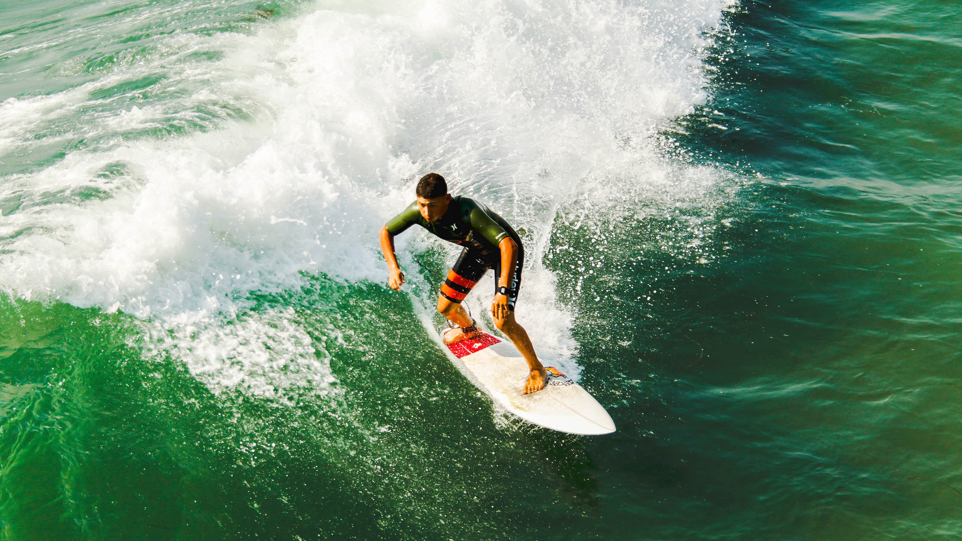 开云体育2026-欧冠淘汰赛之夜，当欧文用压制级发挥撕碎时间